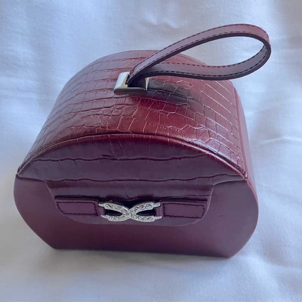 Wolf Designs Burgundy Leather Travel Jewelry Box With Handle 28$